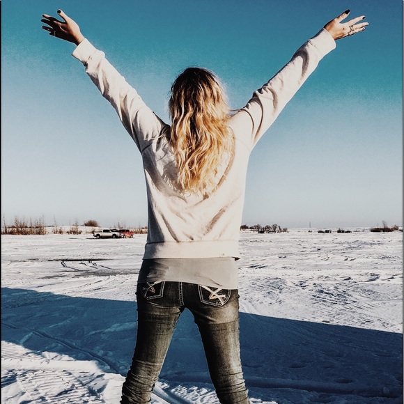 Meet your Posher, Chrissy โค๏ธ poshmark ambassador NEW LISTINGS - Picture 6 of 8